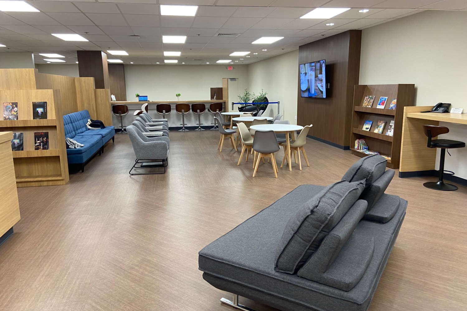 ホノルルラウンジ（ワイキキショッピングプラザ 2階）