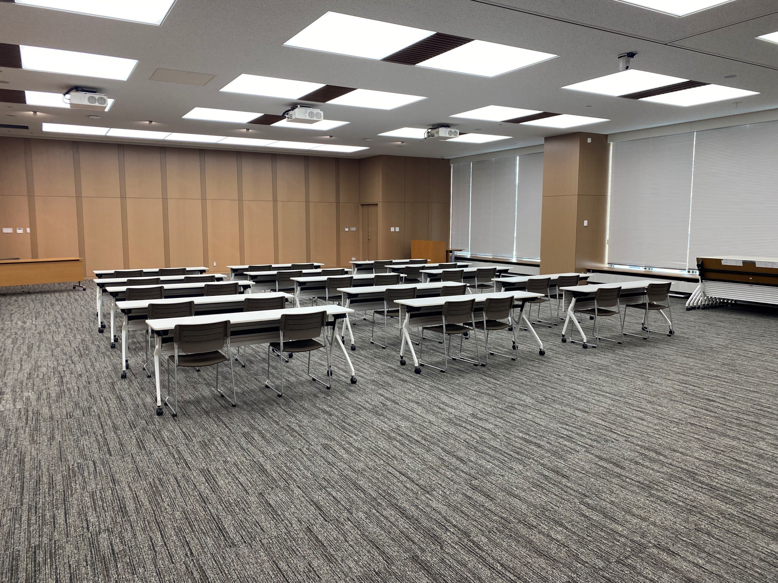 自習室として開放されている大会議室